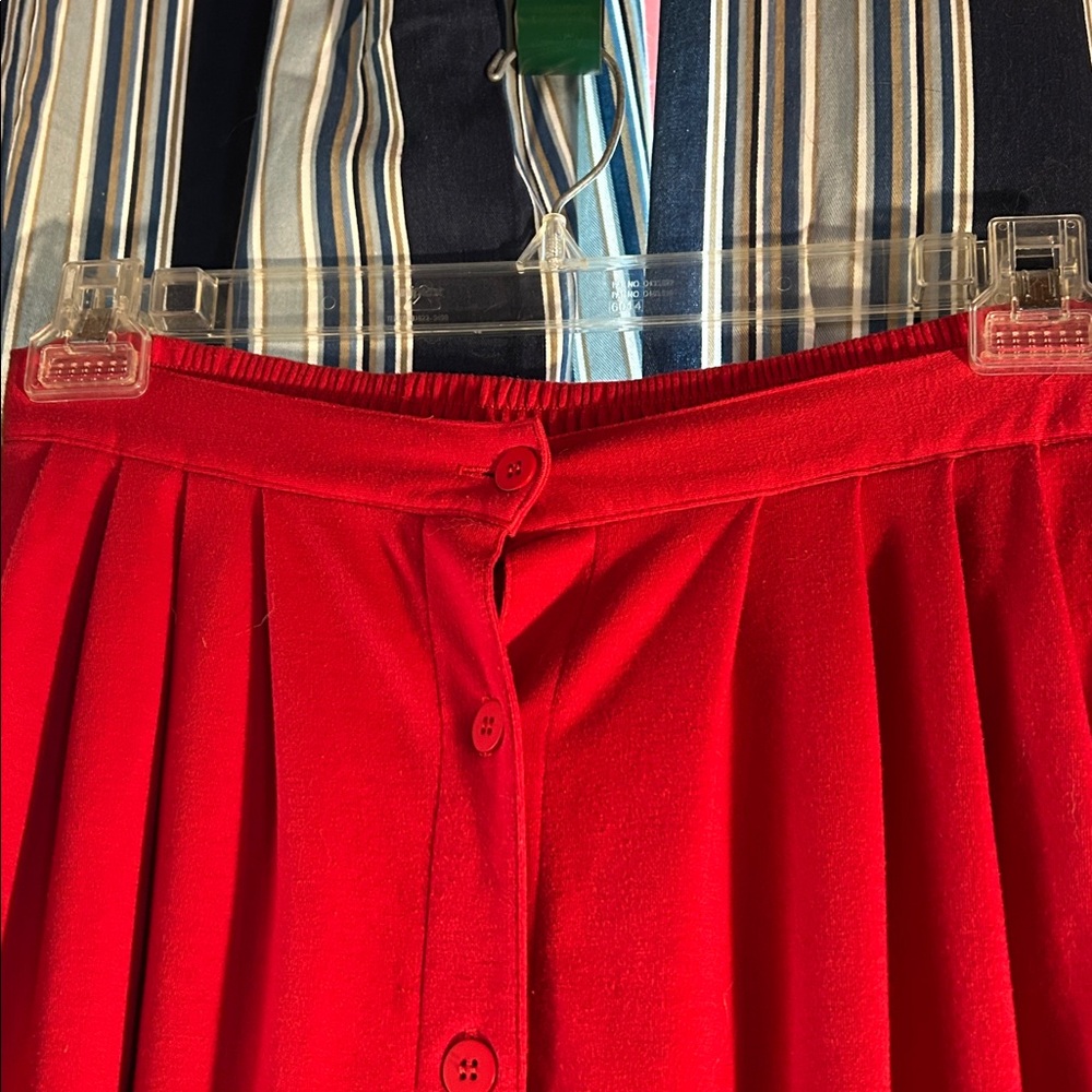 Essential elements Skirt- Vibrant Red button front. - Picture 2 of 5